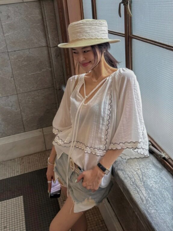 Ethnic Fusion Fashion - เสื้อคอวีผูกเชือกสไตล์เกาหลี ลายปะติด ผสมผสานความเป็นเอกลักษณ์ แฟชั่นผู้หญิง สำหรับฤดูใบไม้ผลิ ฤดูใบไม้ร่วง
